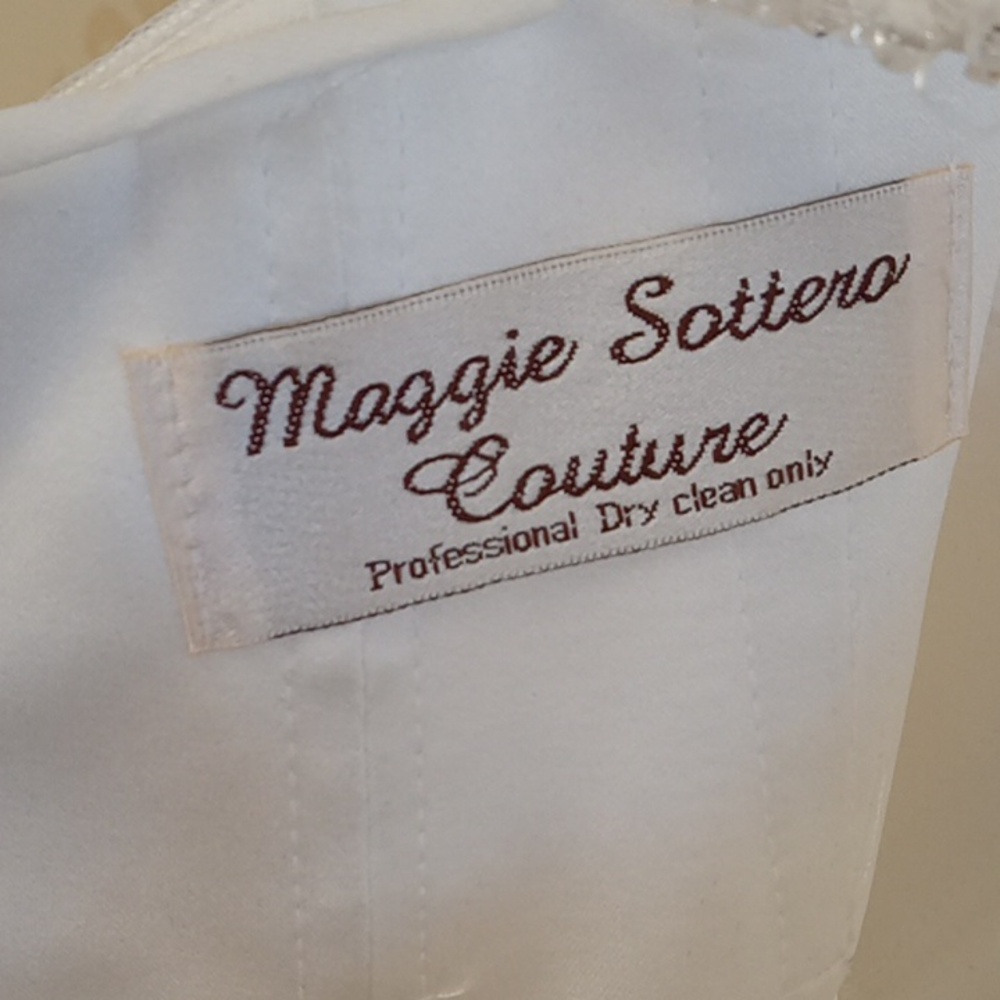 Maggie Sottero size 4 destination wedding gown - Picture 6 of 9
